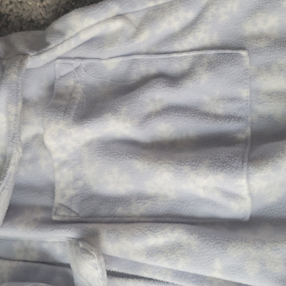 Robe - Picture 3 of 9